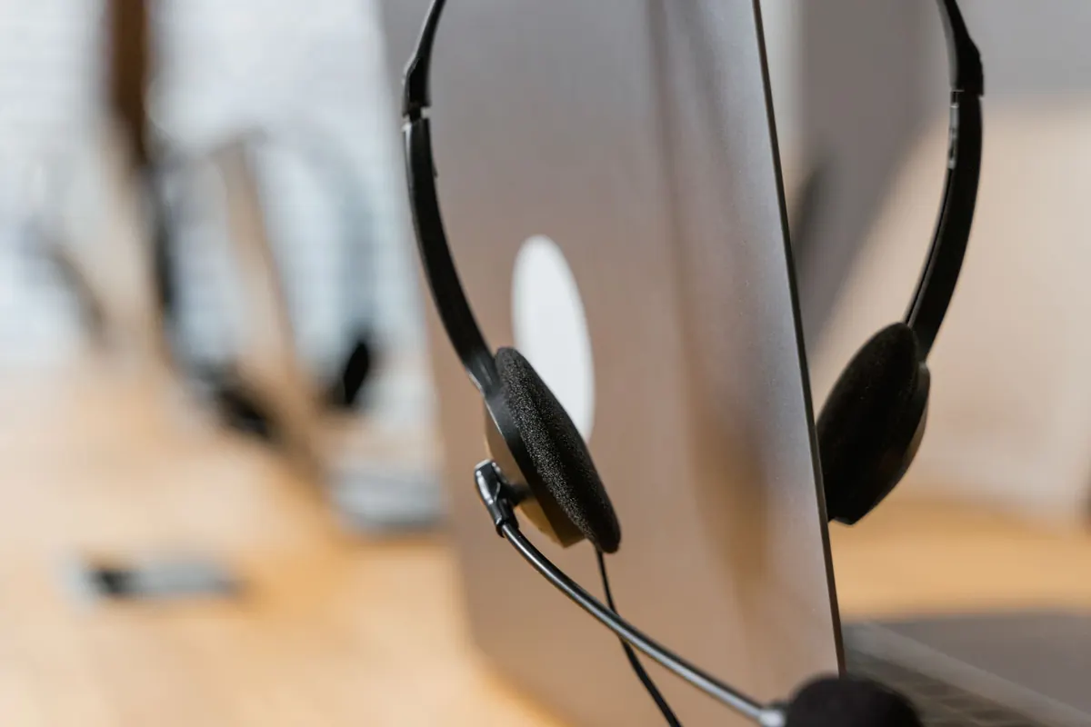 AI Chatbots vs. Human Support: Which Is Right for Your Small Business?